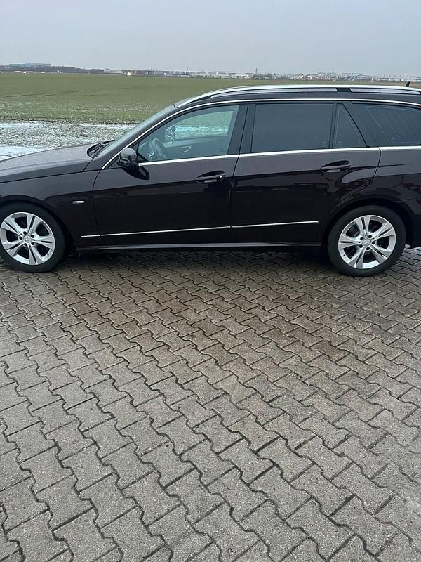 Gebraucht Mercedes E220 170 PS (125 kW) 2010 Braun Kombi
