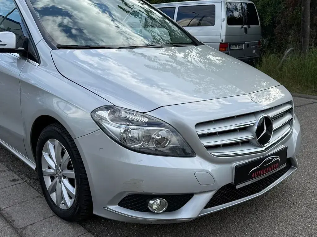 Gebraucht Mercedes B180 122 PS (89 kW) 2013 Silber Van / Kleinbus