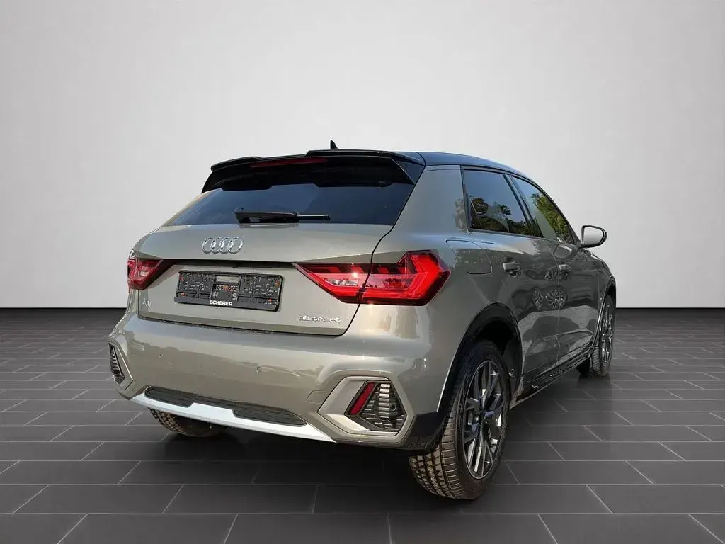 Neu Audi A1 Sport 116 PS (85 kW) 2026 Grau SUV