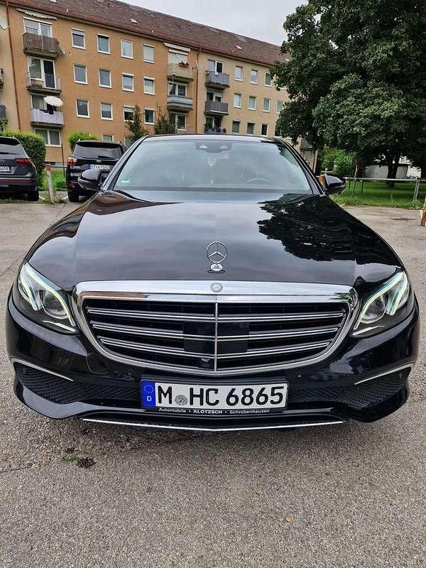 Schwarz Gebraucht 2016 Mercedes E350 Limousine | 28.000 € (Etwas zu teuer) - Bild 1/4