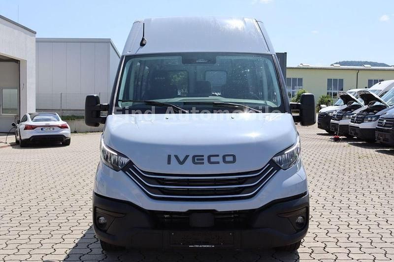 Neu Iveco Daily 175 PS (128 kW) 2025 Grau Van / Kleinbus