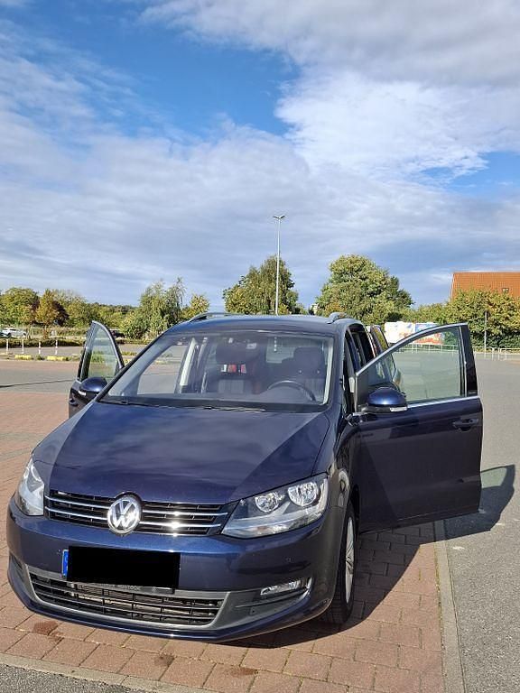 Blau Gebraucht 2016 VW Sharan Comfortline Van / Kleinbus | 18.400 € (Fairer Preis) - Bild 1/4