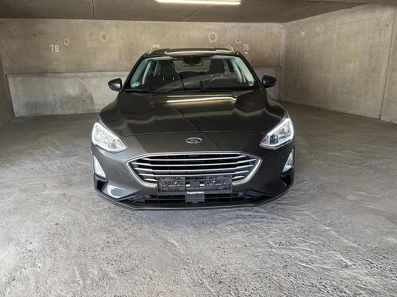 Gebraucht Ford Focus Cool & Connect 125 PS (91 kW) 2019 Grau Kombi