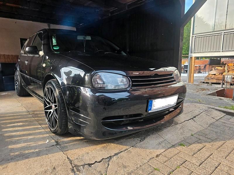 Schwarz Gebraucht 2002 VW Golf IV R Kleinwagen | 4.200 € (Fairer Preis) - Bild 1/4