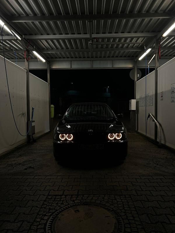 Schwarz Gebraucht 2002 BMW 520 Limousine | 3.000 € (Fairer Preis) - Bild 1/4