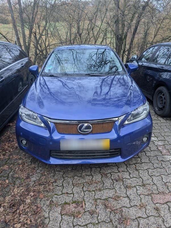 Gebraucht Lexus CT200h 136 PS (100 kW) 2011 Blau Kleinwagen