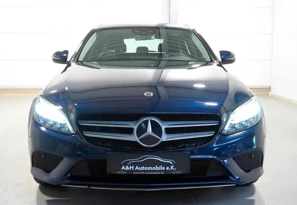 Gebraucht Mercedes E300 Avantgarde 194 PS (142 kW) 2020 Blau Limousine