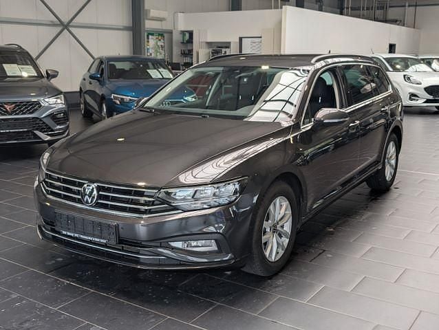 Grau Gebraucht 2022 VW Passat Business Kombi | 19.900 € (Guter Preis) - Bild 1/4