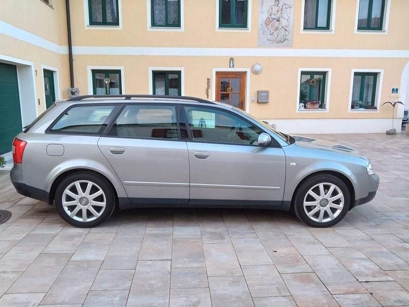 Używany Audi A4 131 KM (96 kW) 2002 Szary Kombi