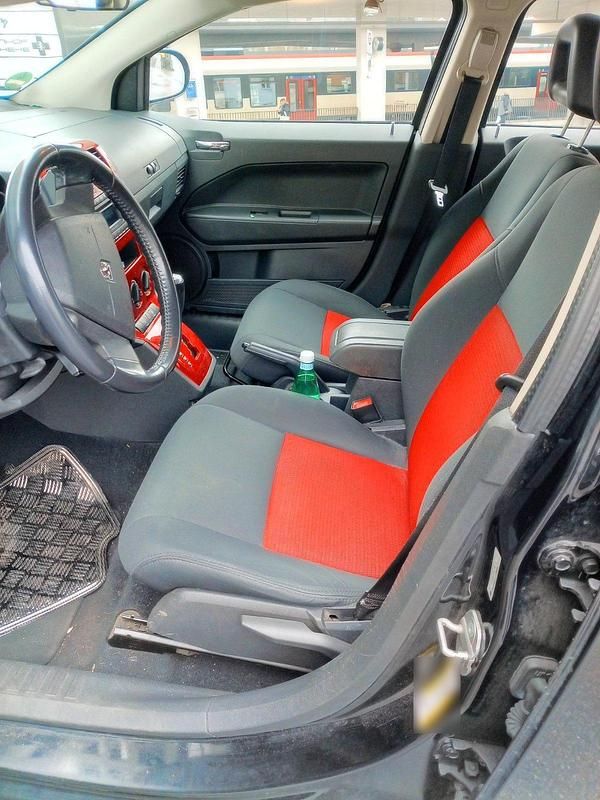 Second-hand Dodge Caliber 120 CP (88 kW) 2008 Negru Hatchback