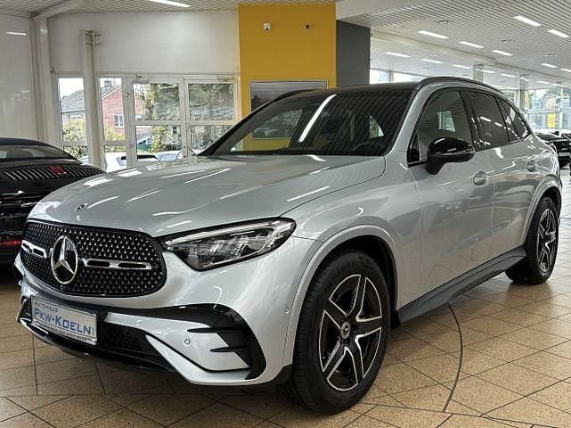 Hightechsilber metalli (metallic) Gebraucht 2023 Mercedes GLC220 AMG line SUV | 54.999 € (Fairer Preis) - Bild 1/4