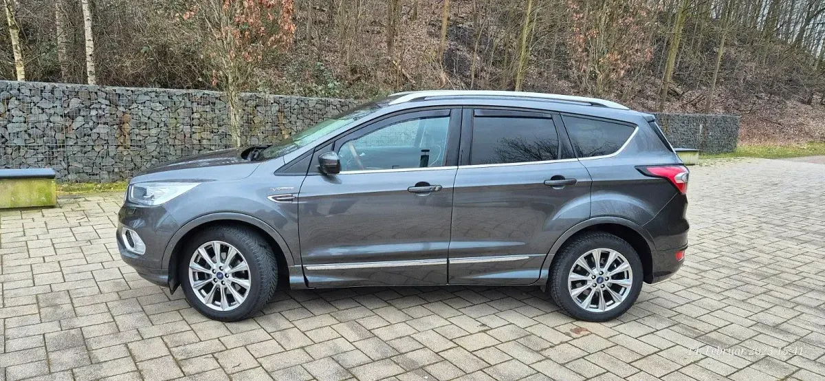 Gebraucht Ford Kuga Vignale 150 PS (110 kW) 2019 Grau SUV