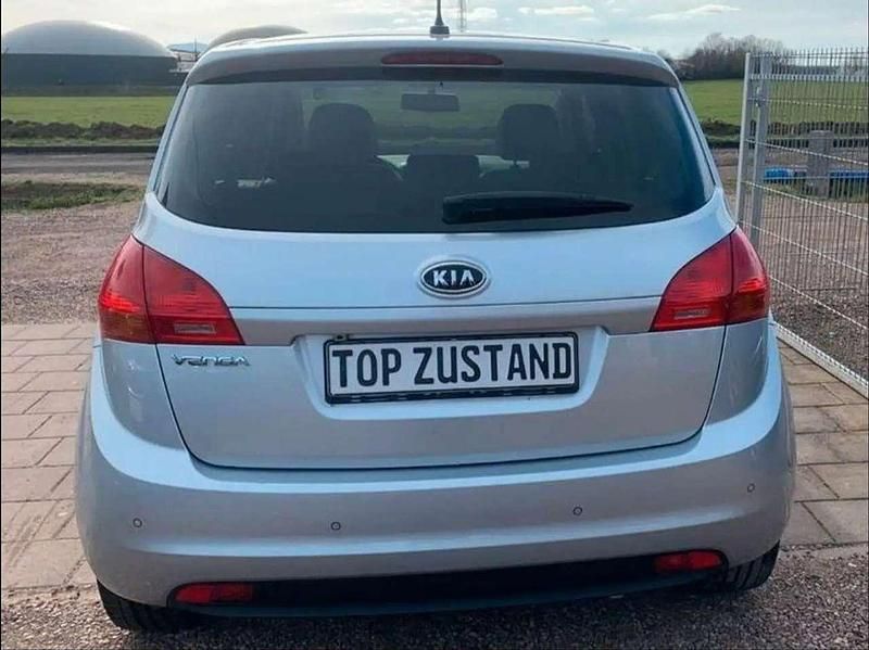 Gebraucht Kia Venga 125 PS (91 kW) 2010 Silber Kleinwagen