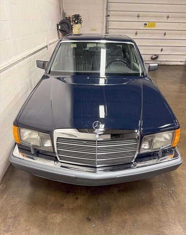 Blau Gebraucht 1987 Mercedes 560 Limousine | 21.000 € - Bild 1/4