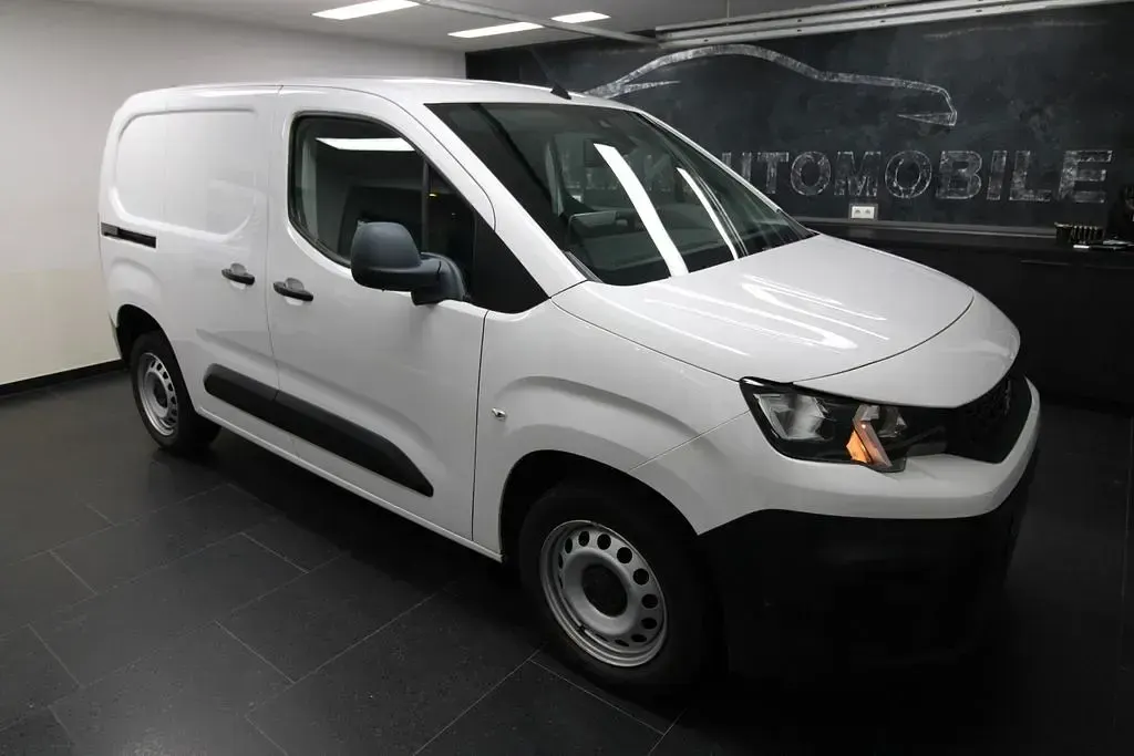 Gebraucht Peugeot Partner Premium 131 PS (96 kW) 2019 Weiß Van / Kleinbus