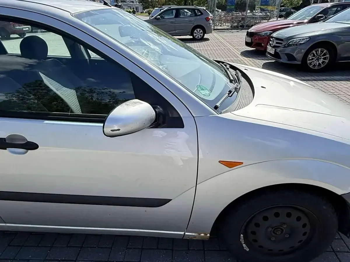 Gebraucht Ford Focus Futura 116 PS (85 kW) 2004 Grau Limousine