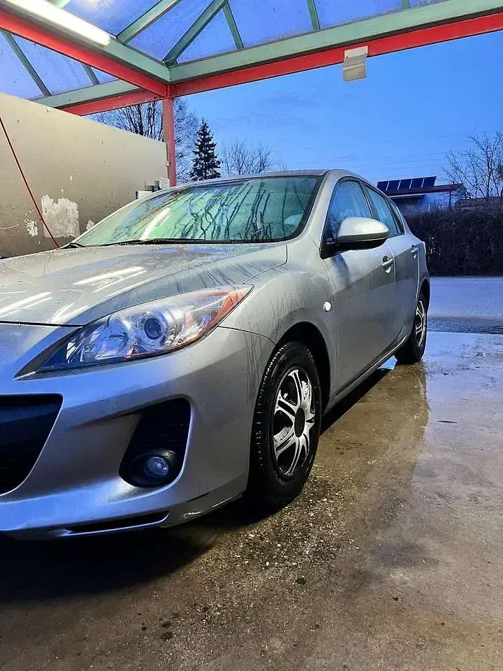 Gebraucht Mazda 3 Edition 105 PS (77 kW) 2013 Grau Kleinwagen