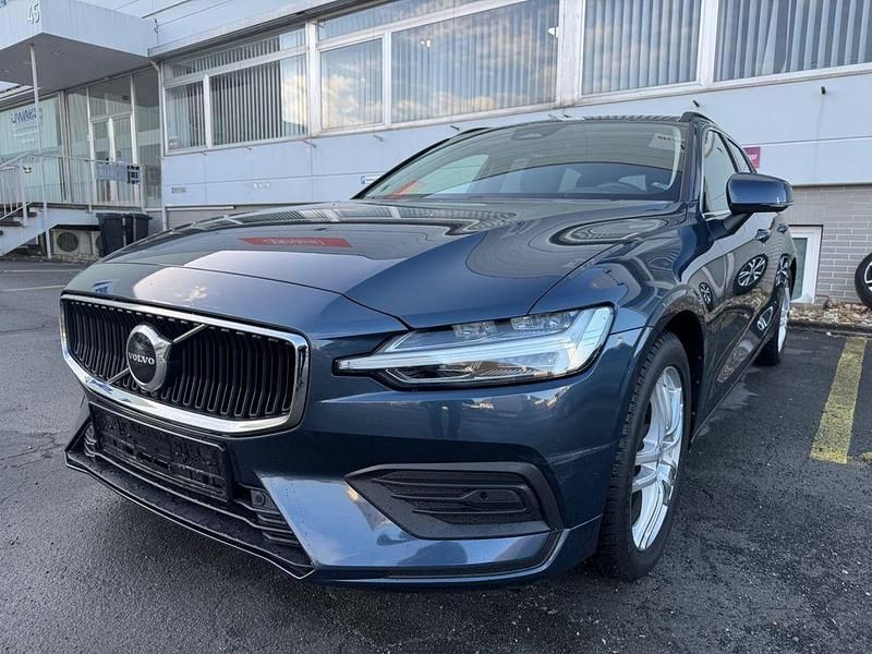 Gebraucht Volvo V60 Core 197 PS (144 kW) 2022 Blau Kombi