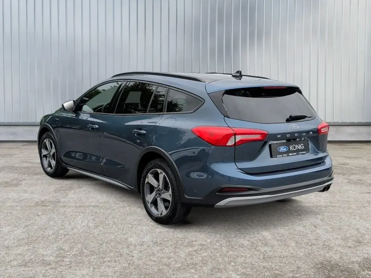 Gebraucht Ford Focus Active X 182 PS (133 kW) 2021 Blau Kombi