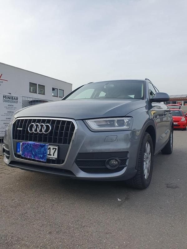 Grau Gebraucht 2012 Audi Q3 SUV | 11.000 € (Fairer Preis) - Bild 1/4