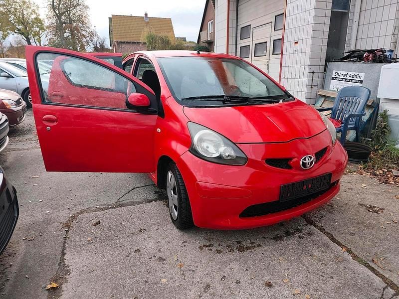 Rot Gebraucht 2005 Toyota Aygo Kleinwagen | 850 € (Guter Preis) - Bild 1/4