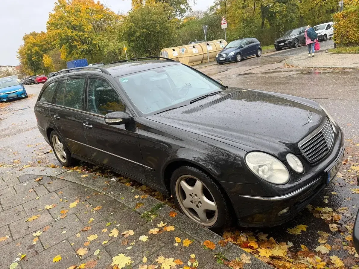 Używany Mercedes E500 306 KM (225 kW) 2003 Czarny Kombi