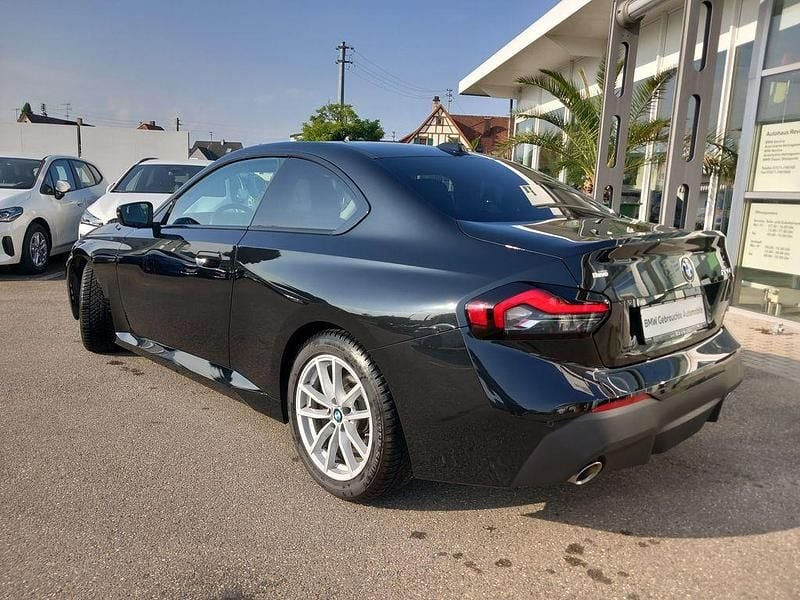 Gebraucht BMW 220 Sport Line 184 PS (135 kW) 2023 Black sapphire metallic Coupé