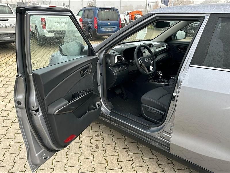 Neu SsangYong Tivoli 163 PS (119 kW) 2026 Silber SUV