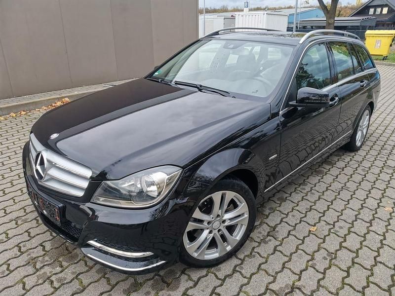 Schwarz Gebraucht 2012 Mercedes C250 Limousine | 8.900 € (Guter Preis) - Bild 1/4
