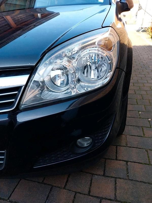 Gebraucht Opel Astra 116 PS (85 kW) 2010 Schwarz Kombi