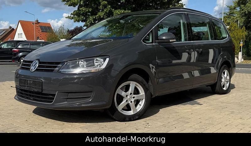 Grau Gebraucht 2016 VW Sharan Comfortline Van / Kleinbus | 15.800 € (Superpreis) - Bild 1/4
