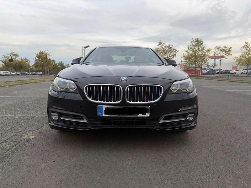 Schwarz Gebraucht 2014 BMW 520 Sport Line Limousine | 15.155 € (Etwas zu teuer) - Bild 1/4