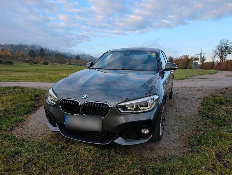 Grau Gebraucht 2016 BMW 120 M Sport Kleinwagen | 14.500 € (Fairer Preis) - Bild 1/4