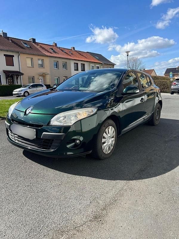 Gebraucht Renault Mégane 101 PS (74 kW) 2010 Grün Limousine