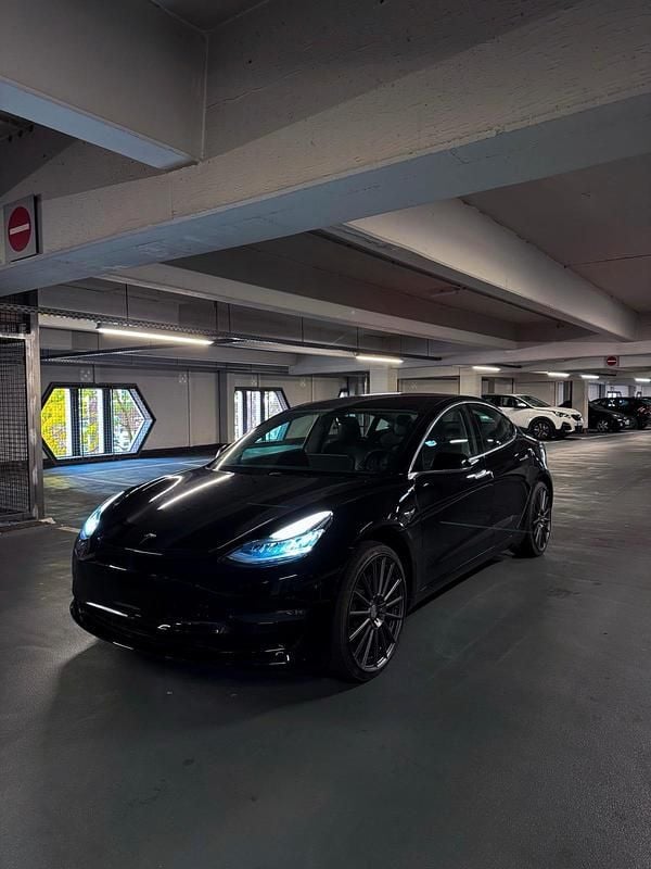 Gebraucht 2019 Tesla Model 3 Standard Range Plus Limousine | 18.800 € (Fairer Preis) - Bild 1/4