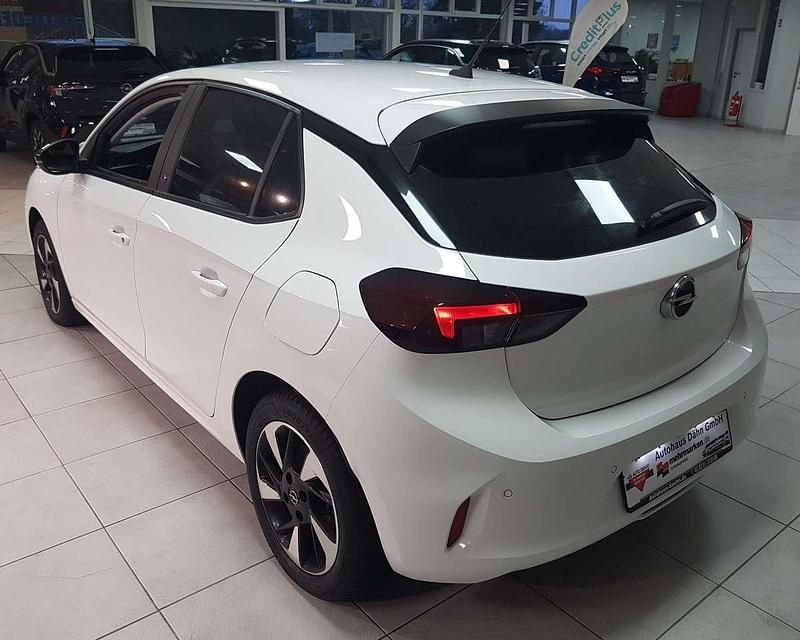 Gebraucht Opel Corsa-e Edition 100 kW (136 PS) 2021 Jade weiss/arktis weiss Kleinwagen