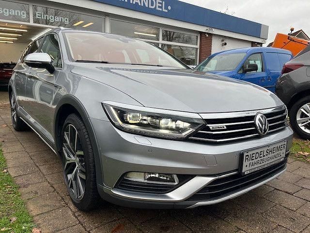 Silber Gebraucht 2019 VW Passat Alltrack Kombi | 24.880 € (Fairer Preis) - Bild 1/4