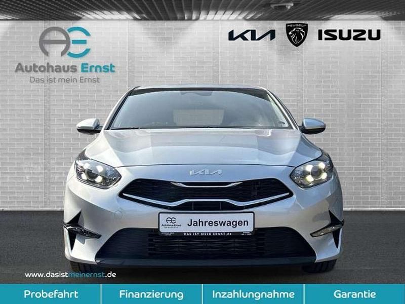 Gebraucht Kia Ceed Vision 101 PS (74 kW) 2025 Sparkling silber Kleinwagen
