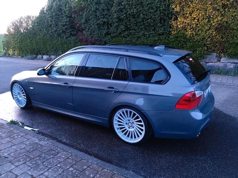 Grau Gebraucht 2006 BMW 330 M Sport Kombi | 12.999 € - Bild 1/4