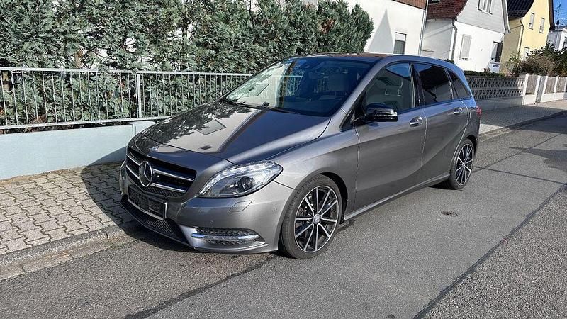 Mountaingrau Gebraucht 2013 Mercedes B220 Van / Kleinbus | 12.900 € (Etwas zu teuer) - Bild 1/4