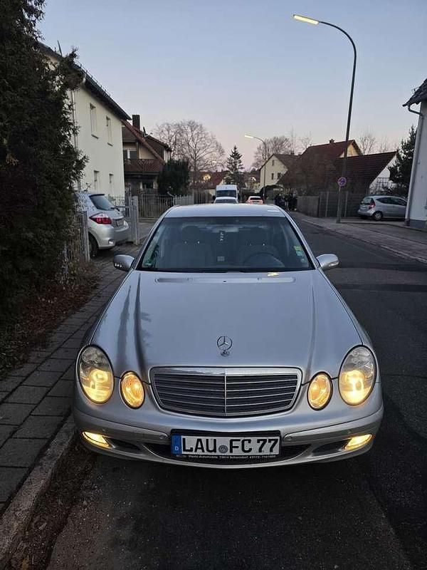 Gebraucht Mercedes E200 Classic 122 PS (89 kW) 2005 Limousine