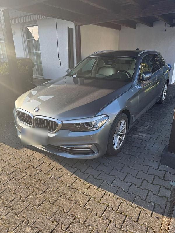 Gebraucht BMW 530 Luxury Line 252 PS (185 kW) 2018 Blau Kombi