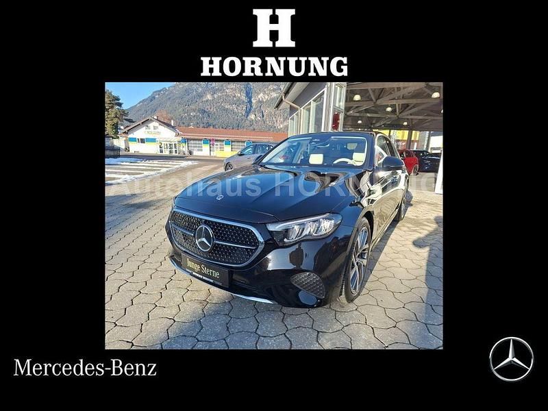 Schwarz Gebraucht 2024 Mercedes E220 Avantgarde Limousine | 54.800 € - Bild 1/4