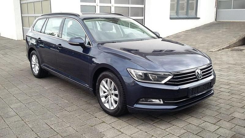 Blau Gebraucht 2015 VW Passat Comfortline Kombi | 9.890 € (Superpreis) - Bild 1/4