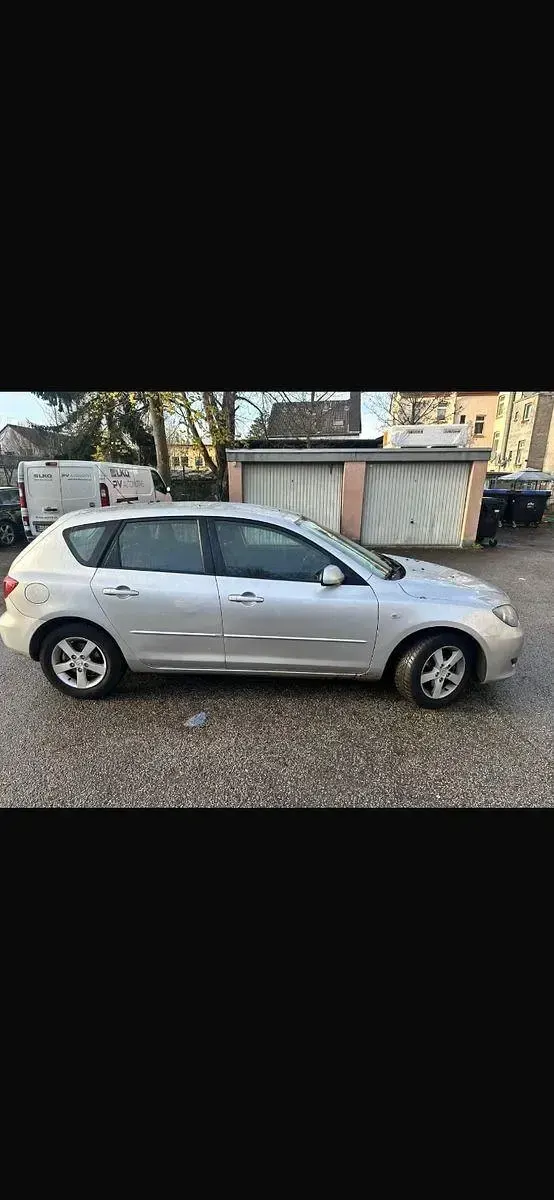 Używany Mazda 3 105 KM (77 kW) 2005 Srebrny Sedan/Limuzyna