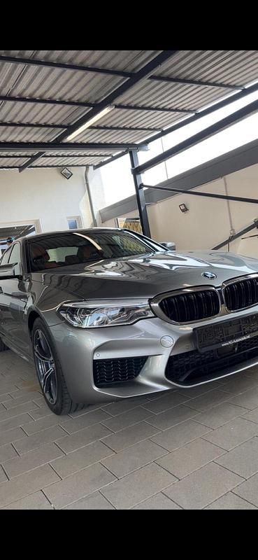 Grau Gebraucht 2019 BMW M5 Limousine | 54.995 € (Guter Preis) - Bild 1/4