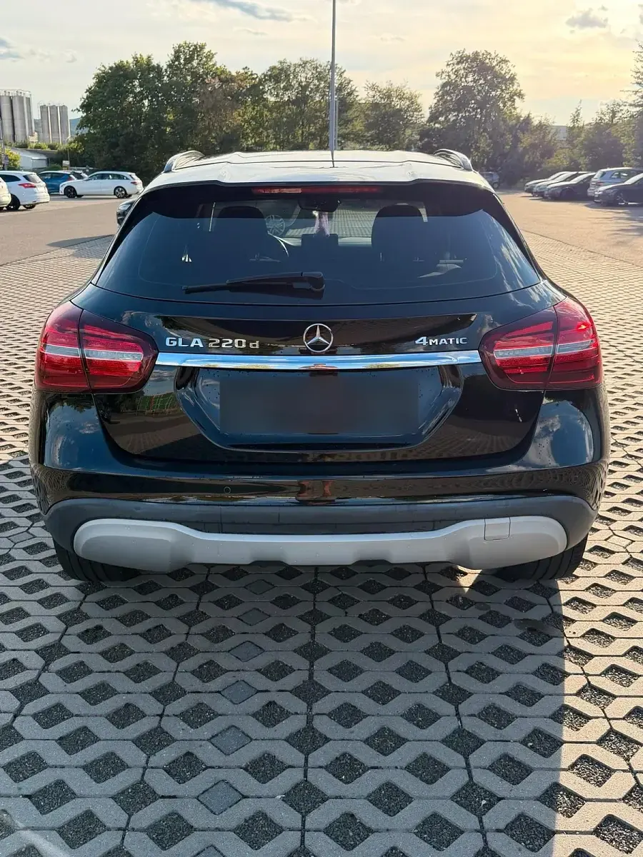 Gebraucht Mercedes GLA220 170 PS (125 kW) 2018 Schwarz SUV