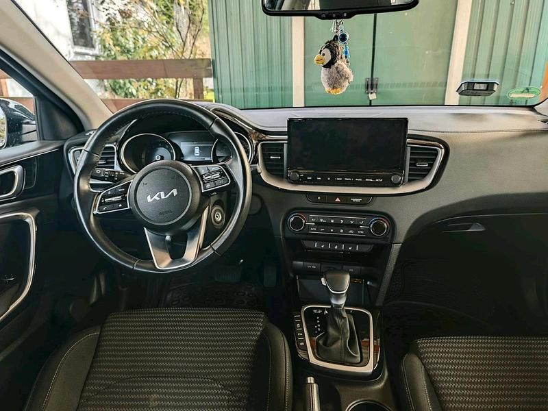 Używany Kia Ceed 160 KM (117 kW) 2022 Szary Hatchback
