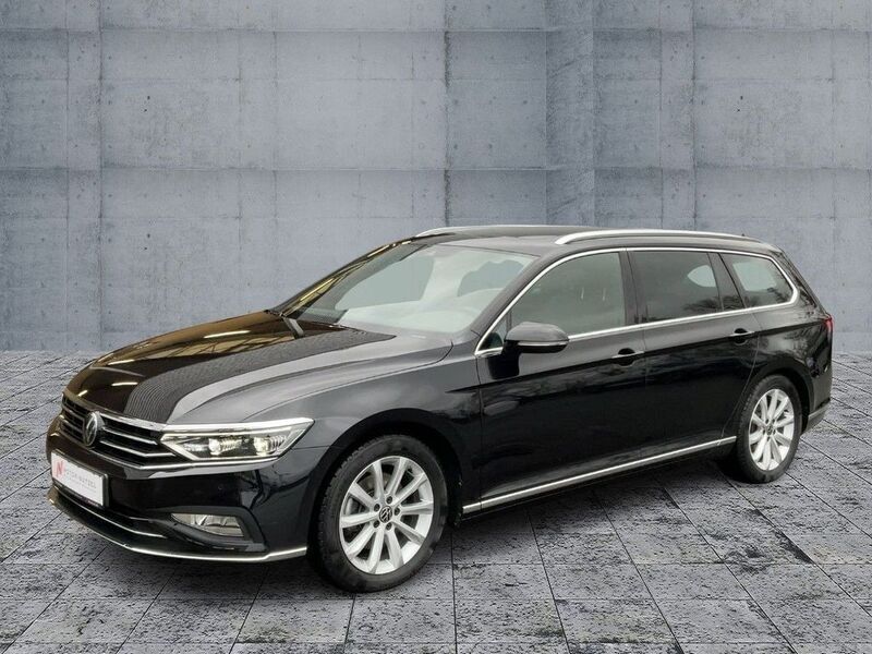 Gebraucht VW Passat Elegance 150 PS (110 kW) 2023 Deep black perleffekt Kombi