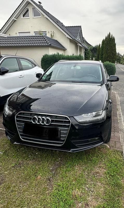 Schwarz Gebraucht 2012 Audi A4 Kombi | 8.200 € (Fairer Preis) - Bild 1/4
